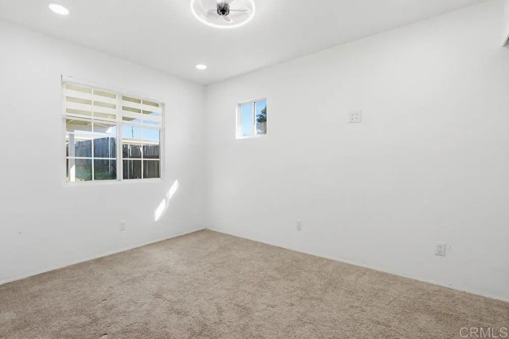 https://cdn.realtyfeed.com/cdn/127/306799303/2b29ad289a3f24cb13e587dd09cfbccf.webp