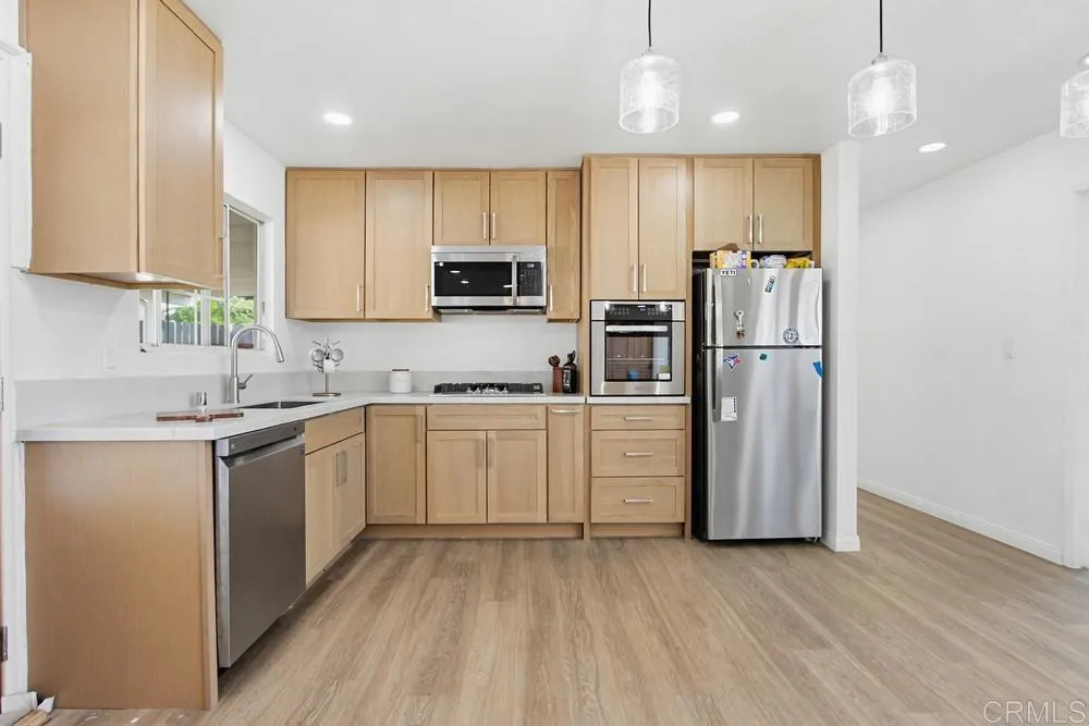 https://cdn.realtyfeed.com/cdn/127/306799303/f75d6ede500f8b51733dfda9aeeacae1.webp