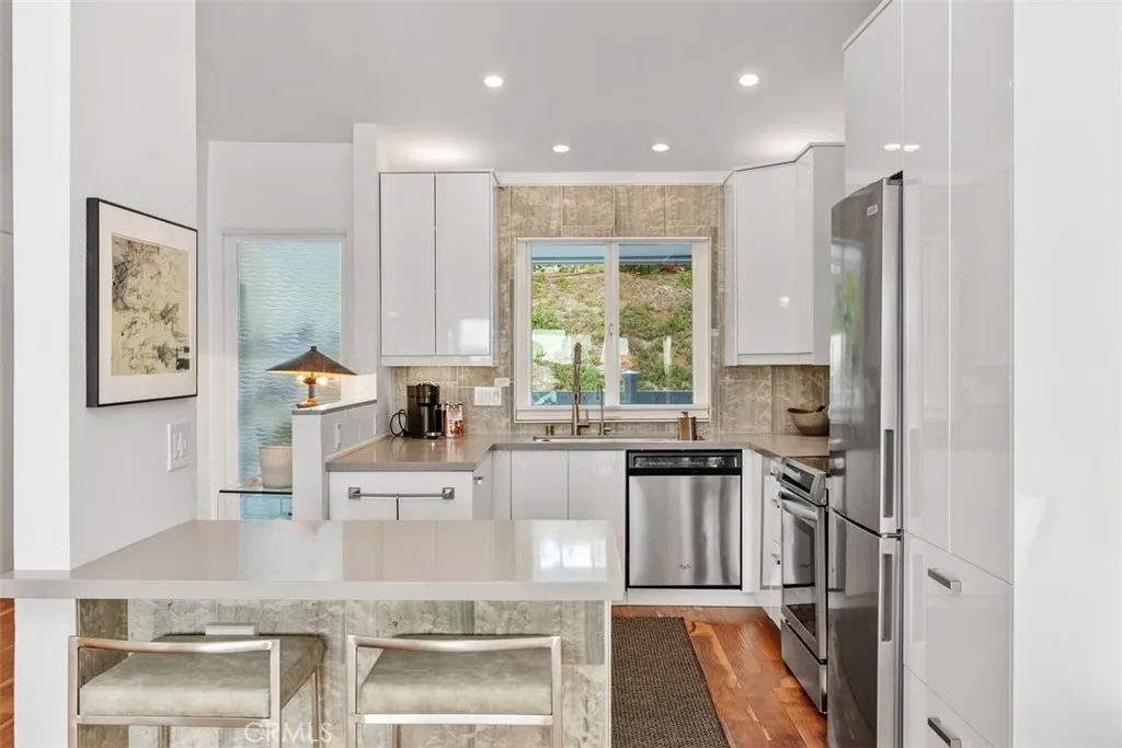 https://cdn.realtyfeed.com/cdn/127/306799307/36bbe6b00572df0ade3eac1ea7b06065.webp
