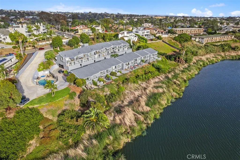 https://cdn.realtyfeed.com/cdn/127/306799307/8f3985b8a425abc5405d97b0f4df4c61.webp