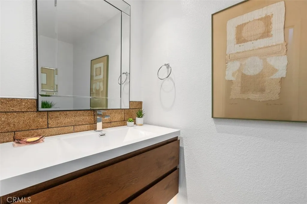 https://cdn.realtyfeed.com/cdn/127/306799307/ba43fe4f90c3bc4d41a798f4eda5ede3.webp