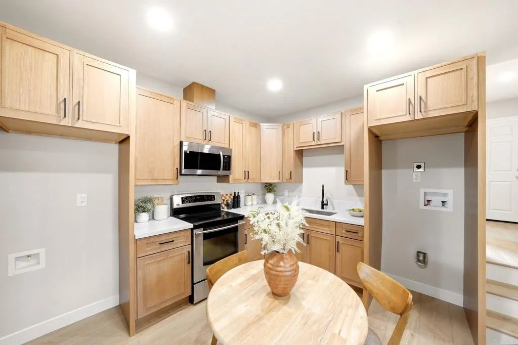 https://cdn.realtyfeed.com/cdn/127/306799387/1911347d4bd37480a3812f3ba86dbdc4.webp