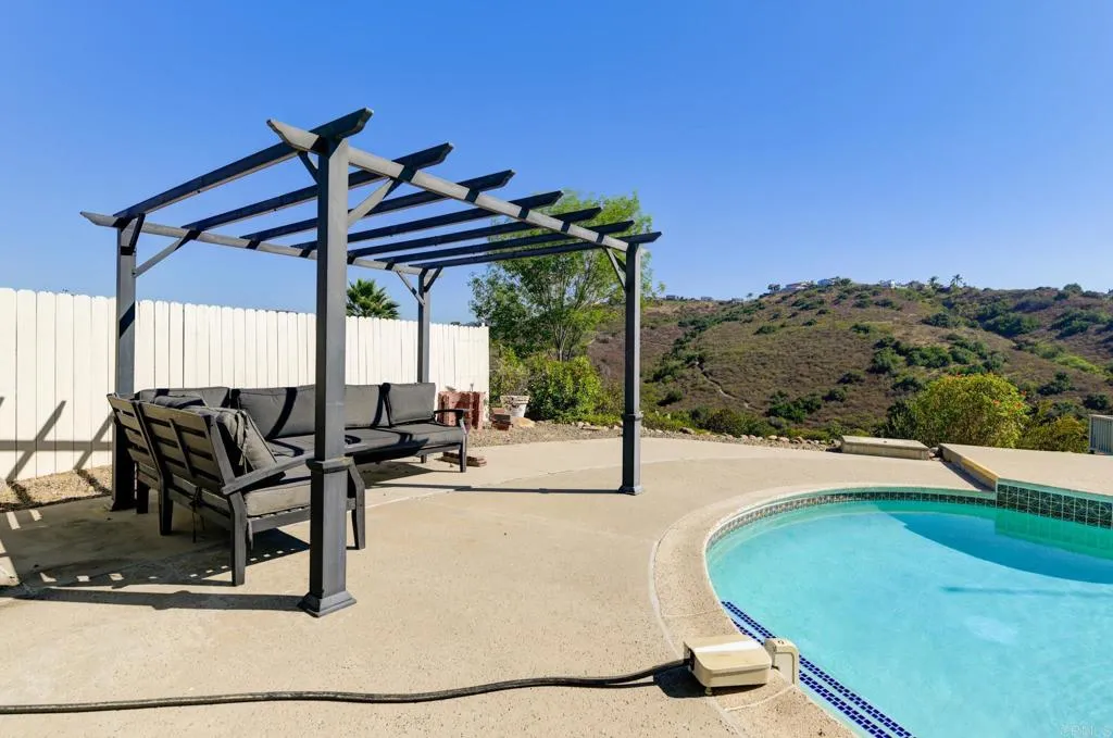 https://cdn.realtyfeed.com/cdn/127/306799388/08dec0c31324be11a2607f682d5a7c1e.webp