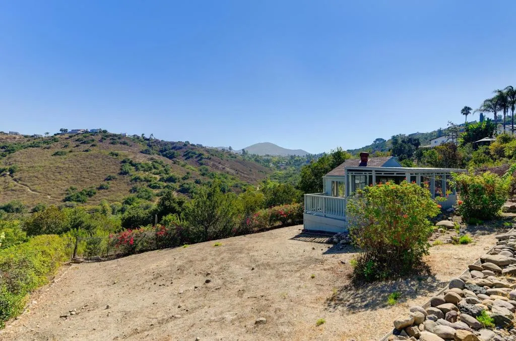 https://cdn.realtyfeed.com/cdn/127/306799388/7513a5ac9cd5b4b314af39c20a8d37c9.webp