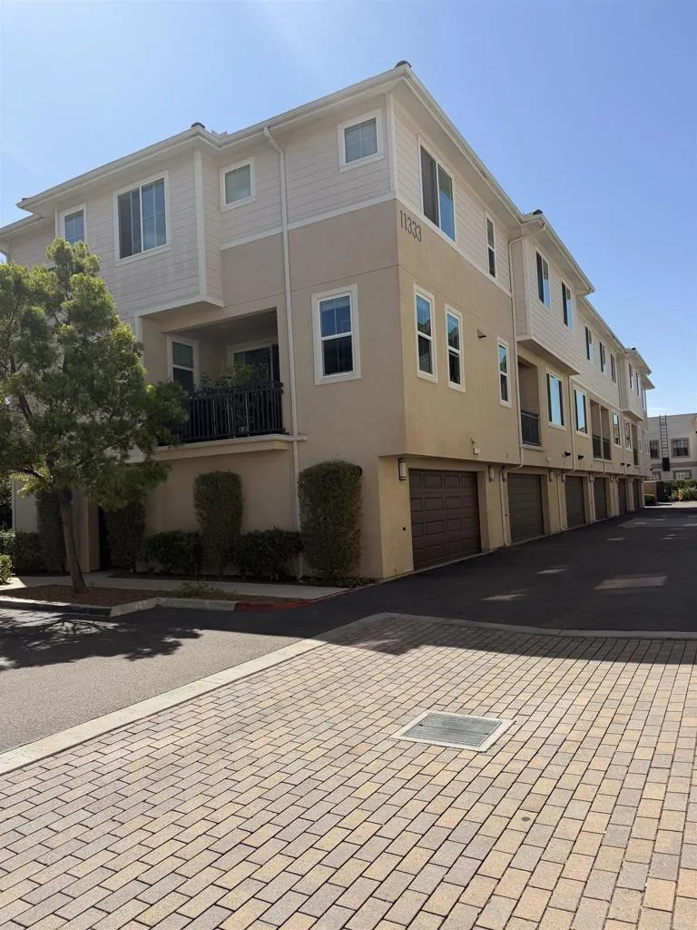 11333 Zapata Avenue Unit 30