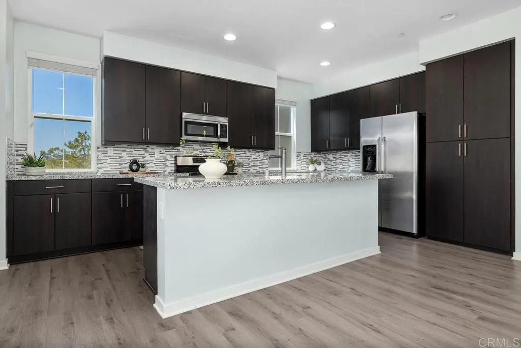 https://cdn.realtyfeed.com/cdn/127/306799453/40bc6dbdd56457064ca937a75e774d63.webp
