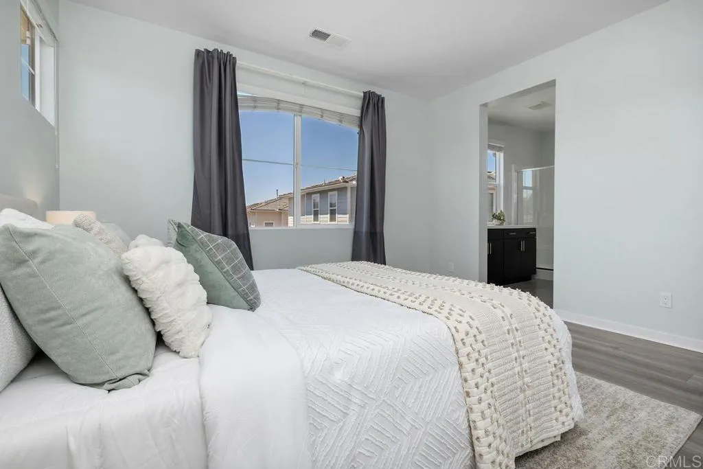 https://cdn.realtyfeed.com/cdn/127/306799453/90bbef5a7a6999078805a48f24a09bb1.webp