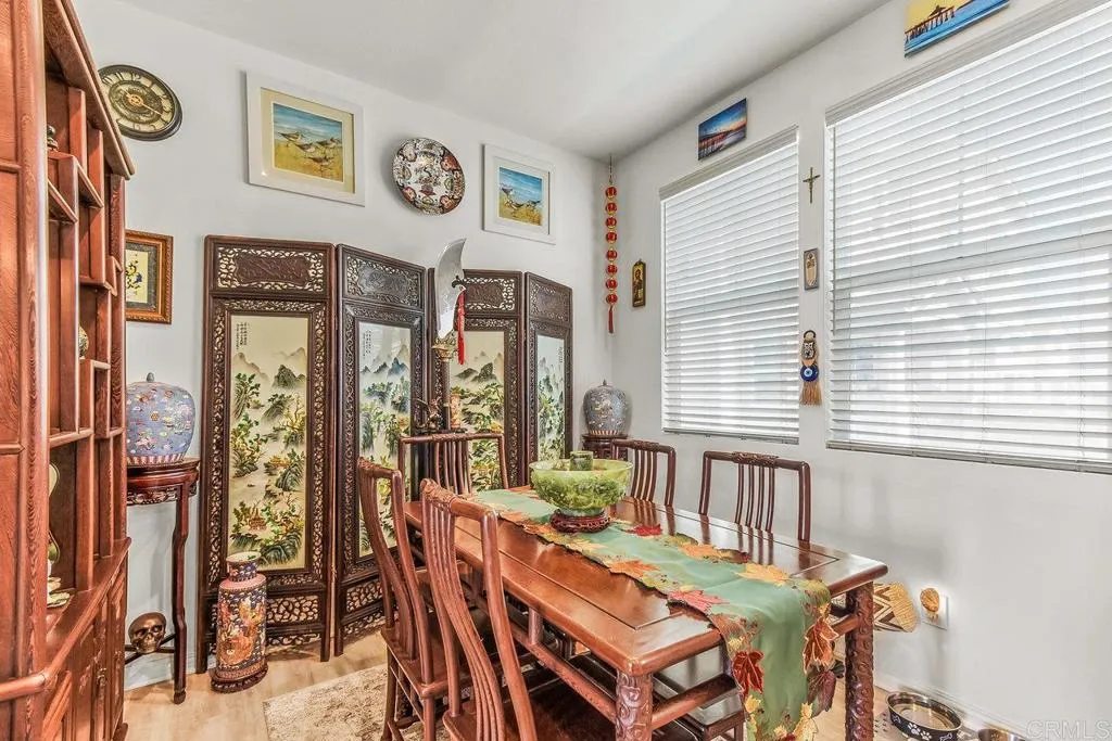 https://cdn.realtyfeed.com/cdn/127/306799465/8770bb29fc09038556612a18223f88d1.webp
