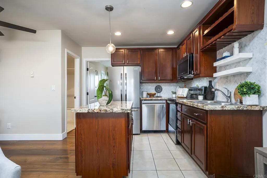https://cdn.realtyfeed.com/cdn/127/306799544/21ccb7d3a7660930259ada060de9cb38.webp