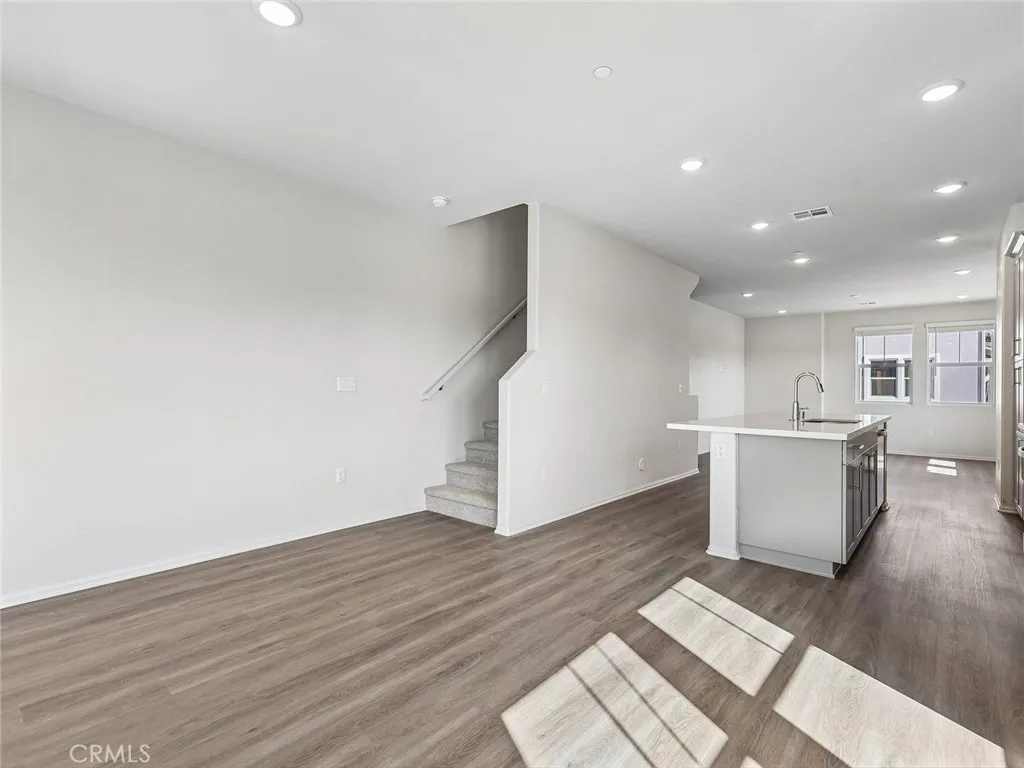 https://cdn.realtyfeed.com/cdn/127/306799592/363186dfdf70b23ab66d2d17ef977b3a.webp