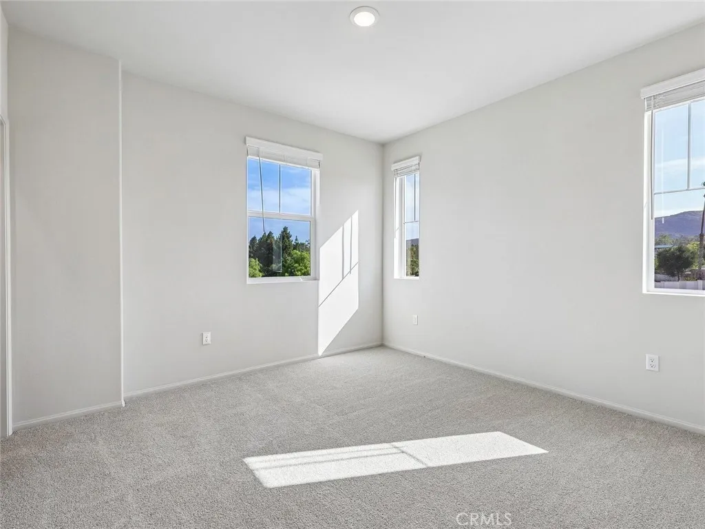 https://cdn.realtyfeed.com/cdn/127/306799592/464bd3d1b9e358bd00873b12da01c2b4.webp