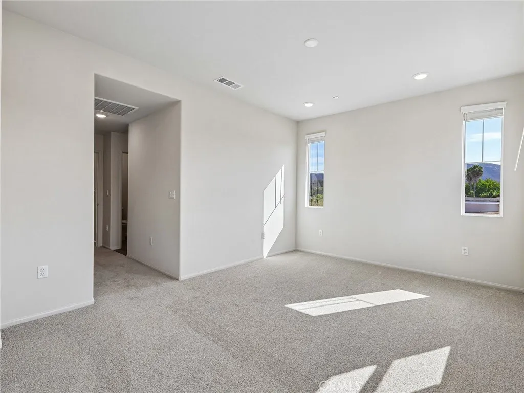 https://cdn.realtyfeed.com/cdn/127/306799592/8903903049f4e308afff6de2bac907fd.webp
