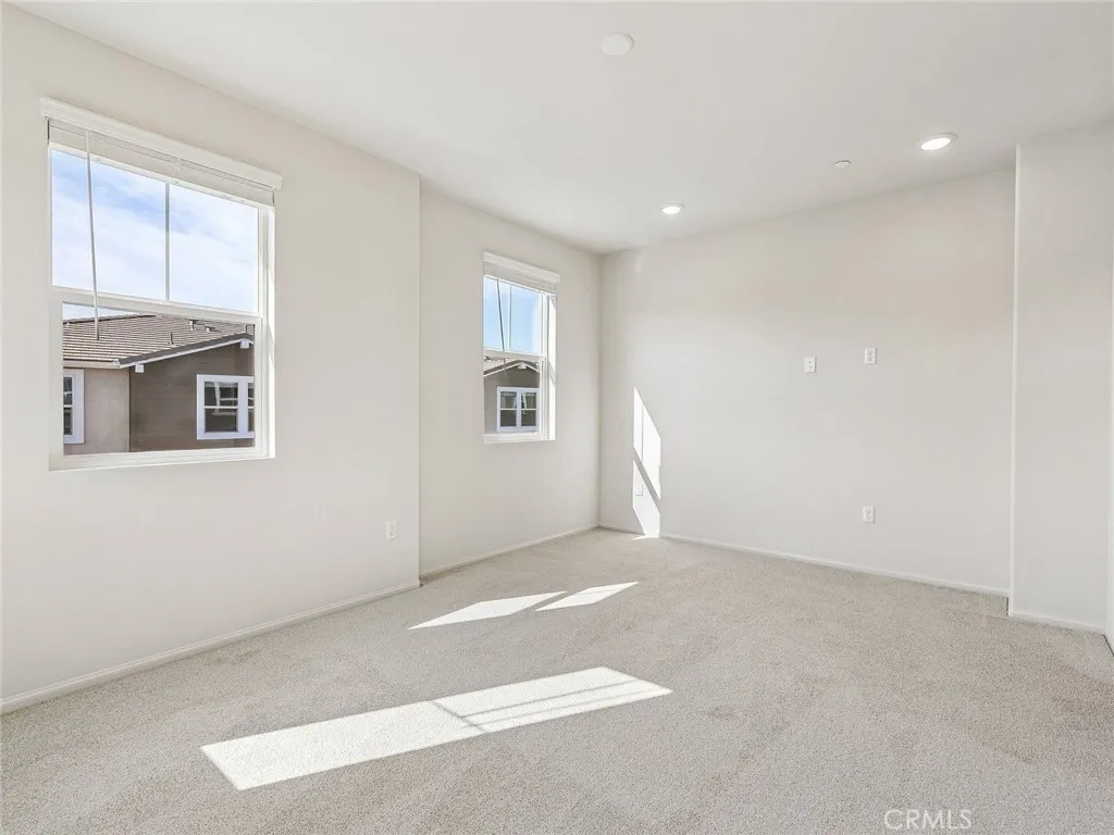 https://cdn.realtyfeed.com/cdn/127/306799592/9076005efef0fb0c28a160521f4132fd.webp