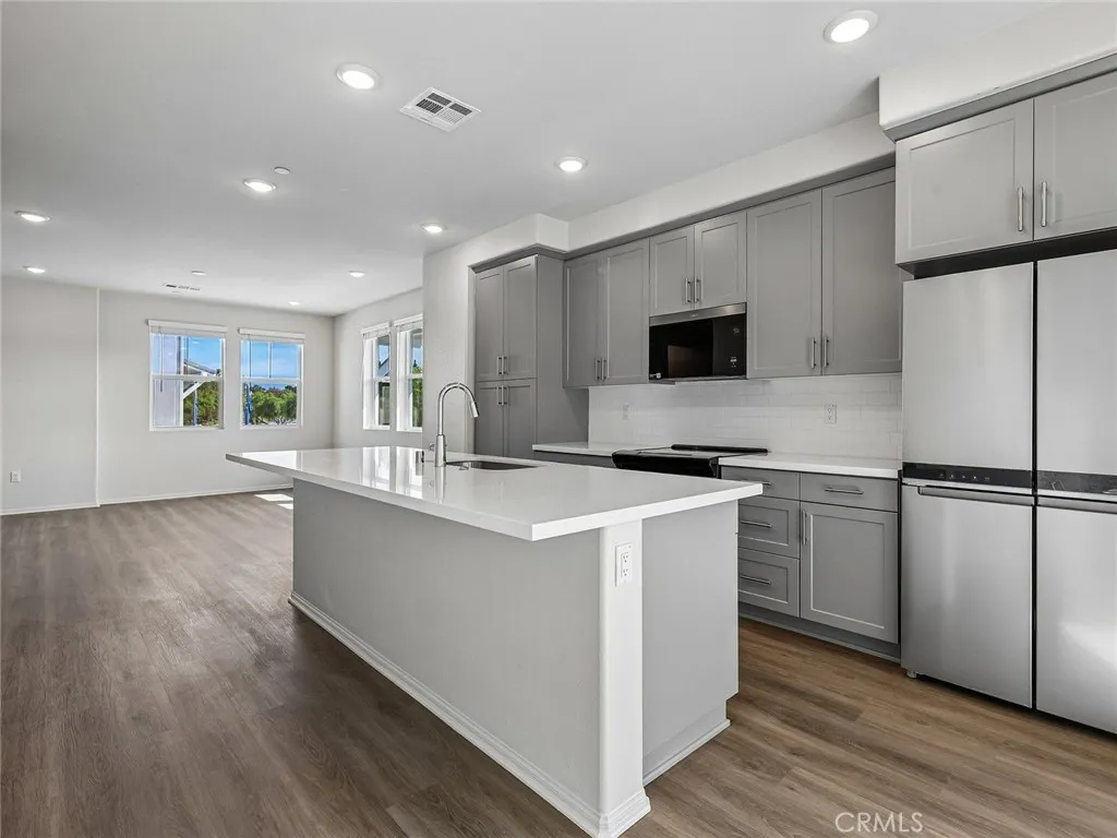 https://cdn.realtyfeed.com/cdn/127/306799592/9eea4f9c37f3ee361758c143617058af.webp