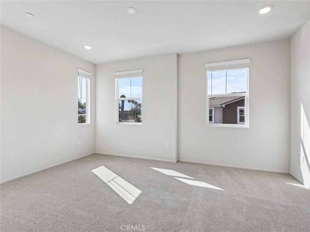 https://cdn.realtyfeed.com/cdn/127/306799592/bff7b525f758b24e24c717c9c6215595.webp