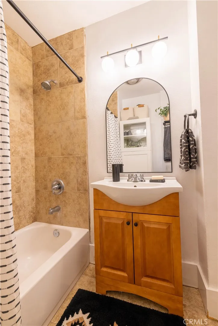 https://cdn.realtyfeed.com/cdn/127/306799604/bf1f0643420ed45c45e0e54a3223a648.webp