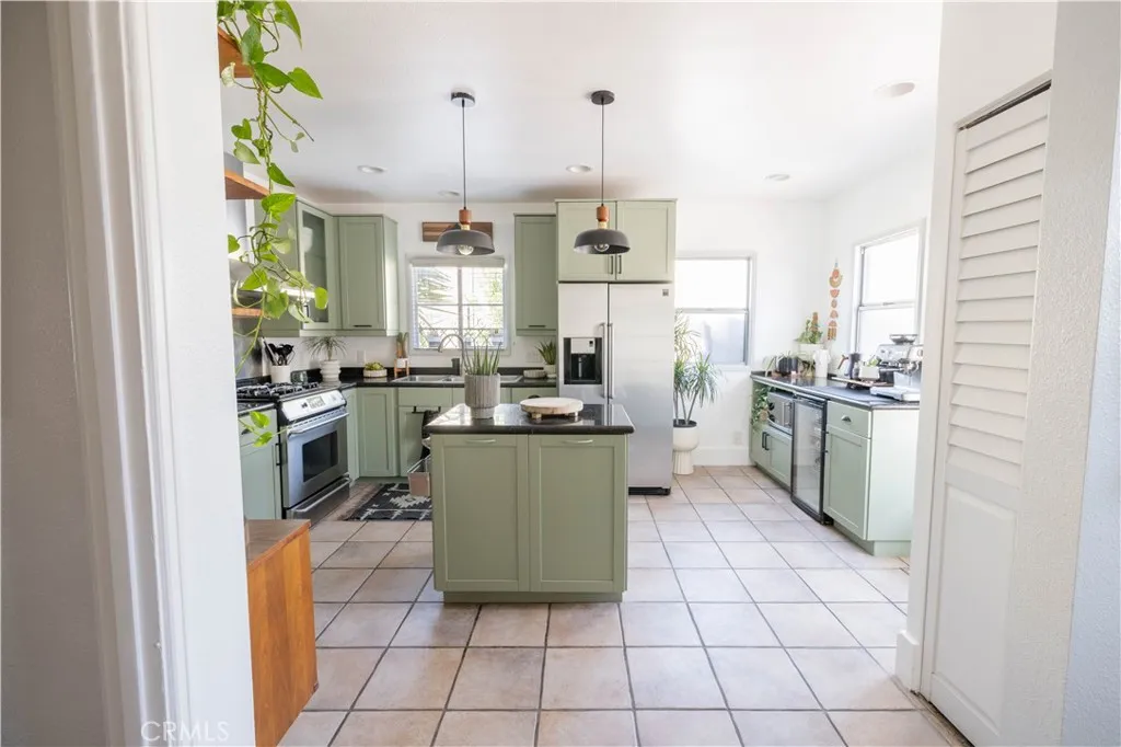 https://cdn.realtyfeed.com/cdn/127/306799604/f18c53d460d8f5326d1c3bc98078c1bd.webp