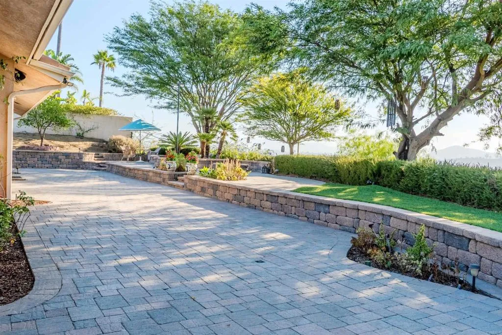 https://cdn.realtyfeed.com/cdn/127/306799609/03bd954556c2455e5d97fb53274c0933.webp