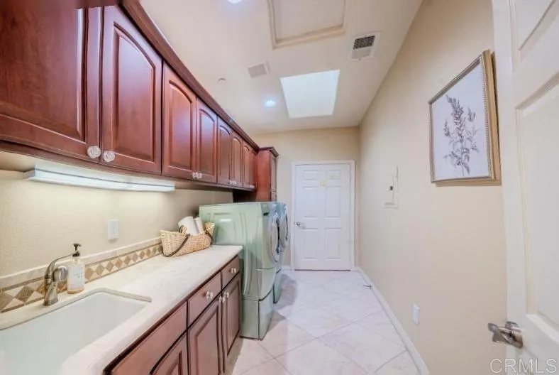 https://cdn.realtyfeed.com/cdn/127/306799609/07cd1a4e9f27346431a0c546eb2eede9.webp