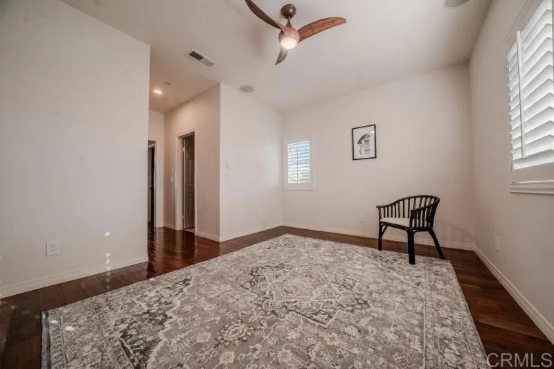 https://cdn.realtyfeed.com/cdn/127/306799609/ebe6541c3d3a43cfaffec7a692545f11.webp