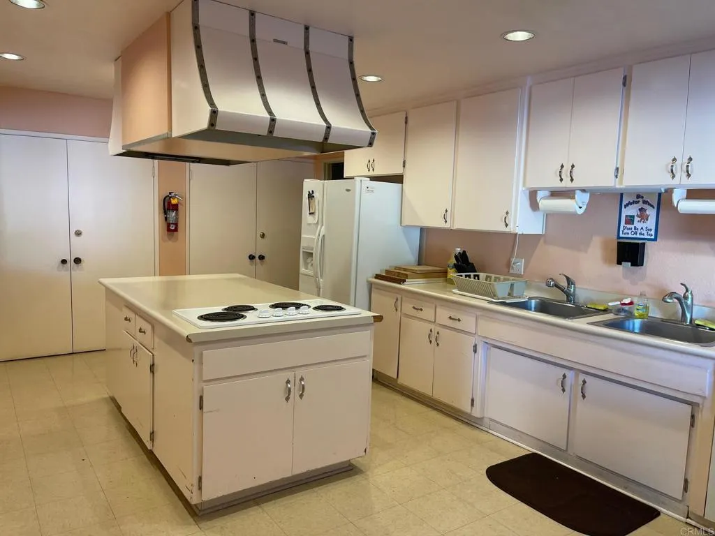 https://cdn.realtyfeed.com/cdn/127/306799611/601f084ddebe2143cae36cae2c511fe0.webp