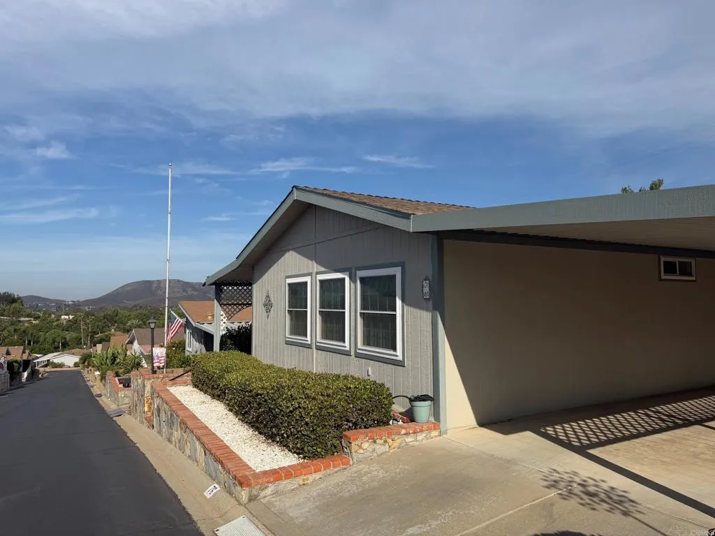https://cdn.realtyfeed.com/cdn/127/306799611/89a53db027f2357b55c0d60c870baffb.webp