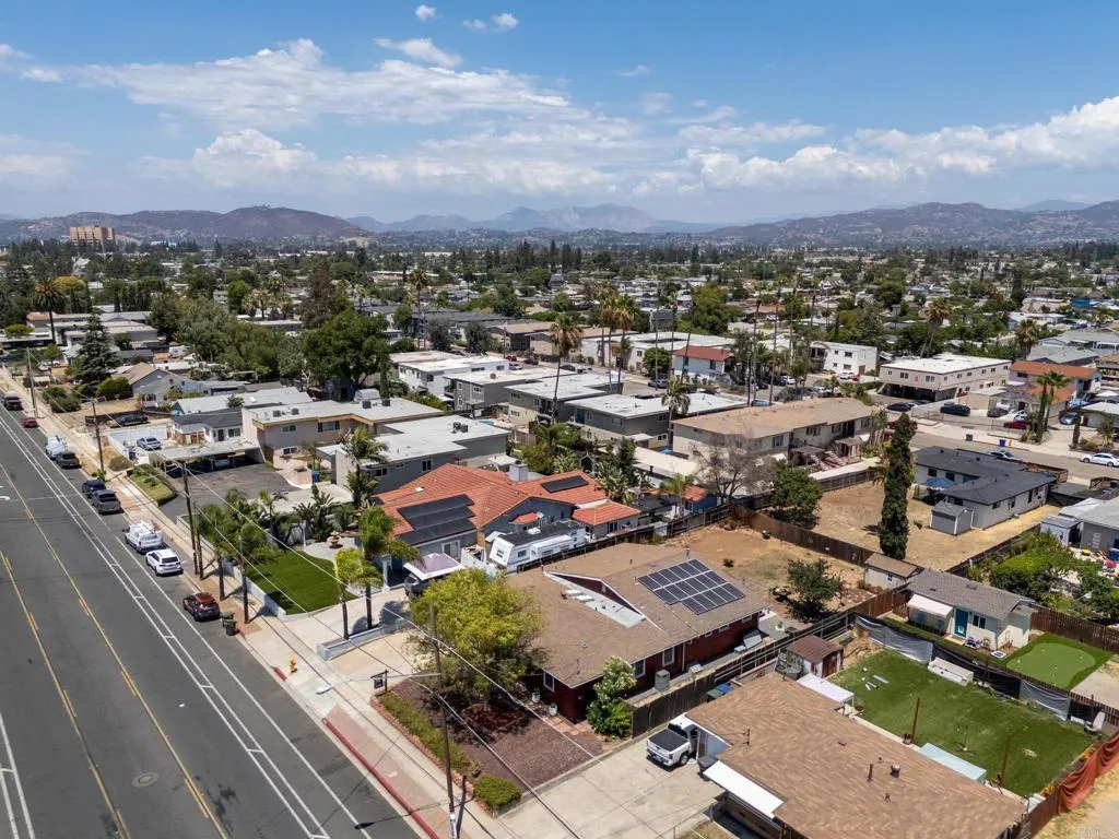 https://cdn.realtyfeed.com/cdn/127/306799615/22887c3edc83343779ff7f51a0136542.webp