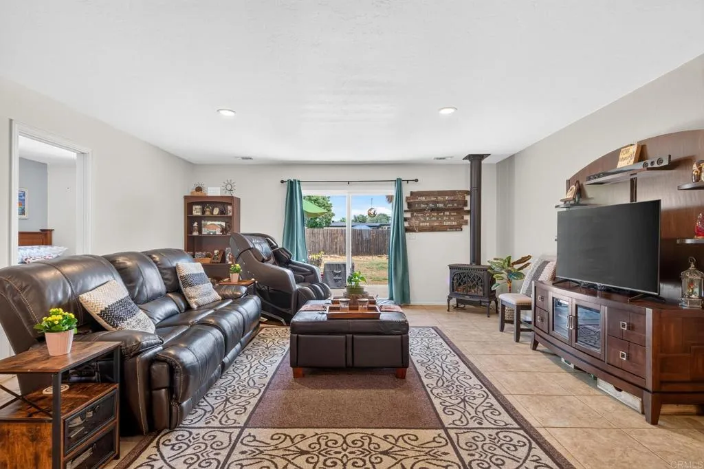 https://cdn.realtyfeed.com/cdn/127/306799615/4789b19f0619a9f895979771f1b0959b.webp