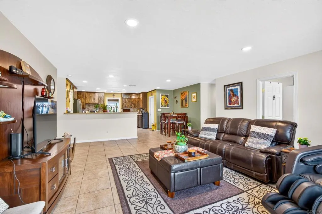 https://cdn.realtyfeed.com/cdn/127/306799615/9ad8df520285df888d4b2496e226dcbb.webp