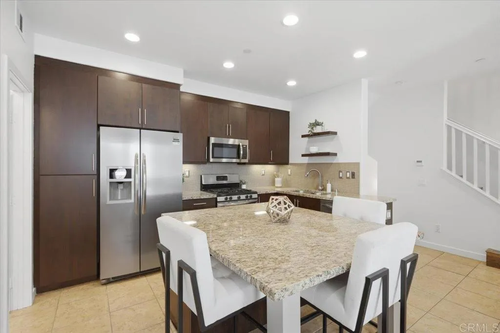 https://cdn.realtyfeed.com/cdn/127/306799902/c32aee7f025e47592373550e815861eb.webp