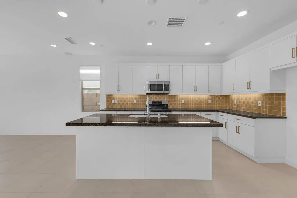 Palm Desert, CA 92211