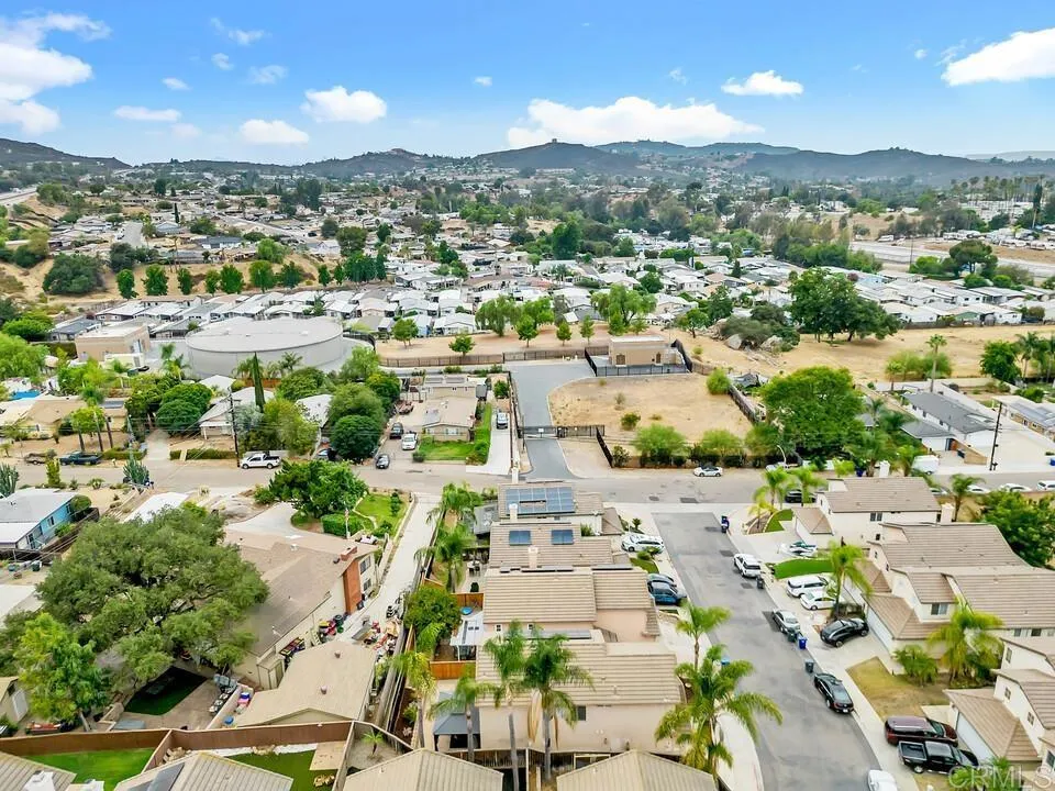 https://cdn.realtyfeed.com/cdn/127/306799953/39c7e463cb3664caeaa8f882ce07efda.webp
