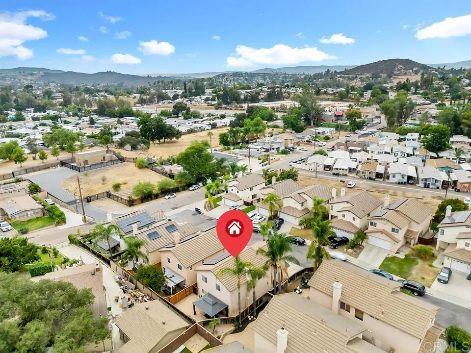 https://cdn.realtyfeed.com/cdn/127/306799953/4d9277ec6afad69d76db6eccede28ed7.webp