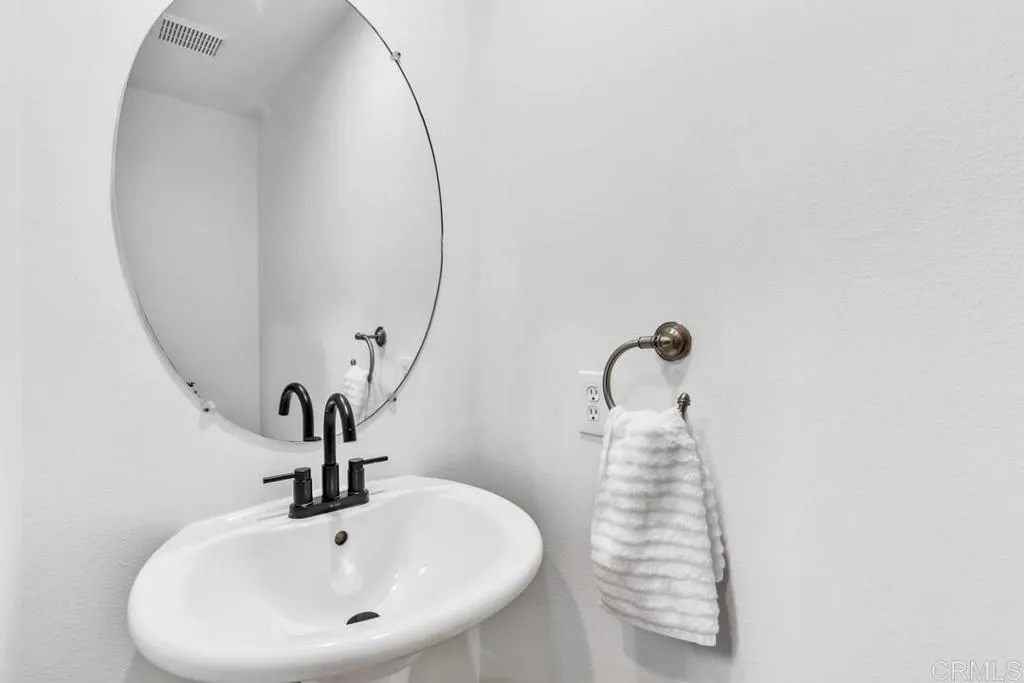 https://cdn.realtyfeed.com/cdn/127/306799953/ab6e7a64ae03912fb95e1f972f993121.webp