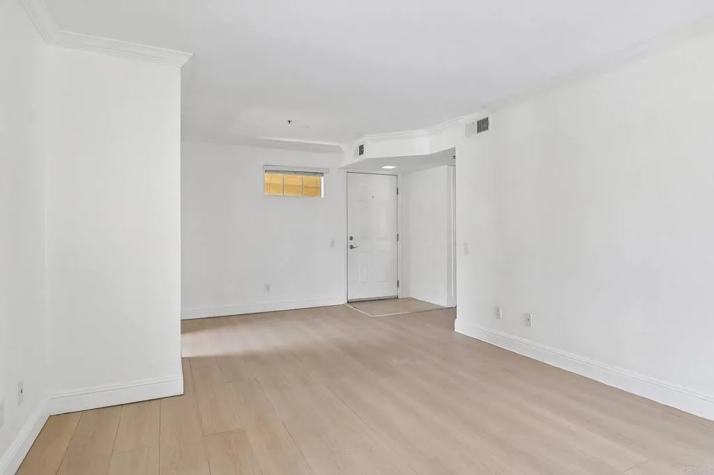 https://cdn.realtyfeed.com/cdn/127/306799954/e32118acaad4ce8146d4dd415be4b126.webp