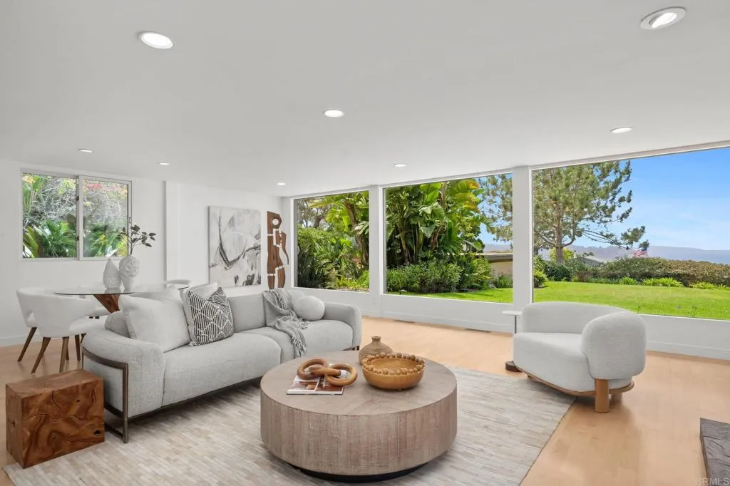 https://cdn.realtyfeed.com/cdn/127/306799974/28a4cdd1ad2cb000f360051db567ad01.webp