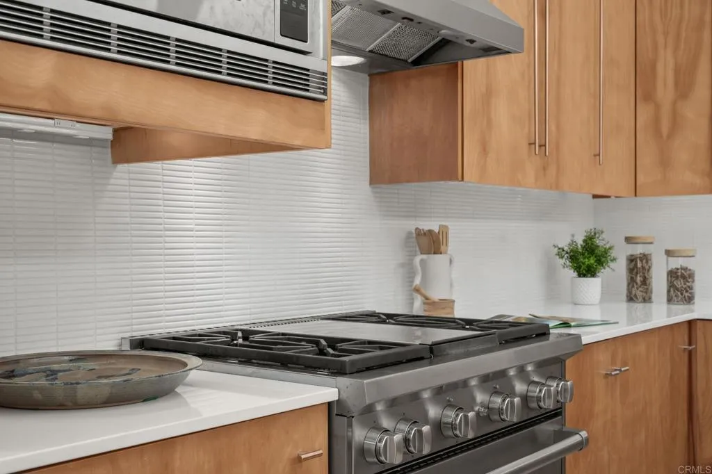 https://cdn.realtyfeed.com/cdn/127/306799974/33aa06ce3e35bd38ca548a029f7a8985.webp