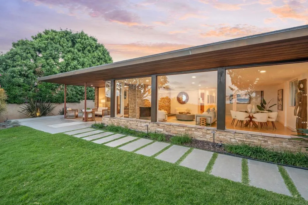 https://cdn.realtyfeed.com/cdn/127/306799974/896c994d514f4db401851af95944c5f8.webp