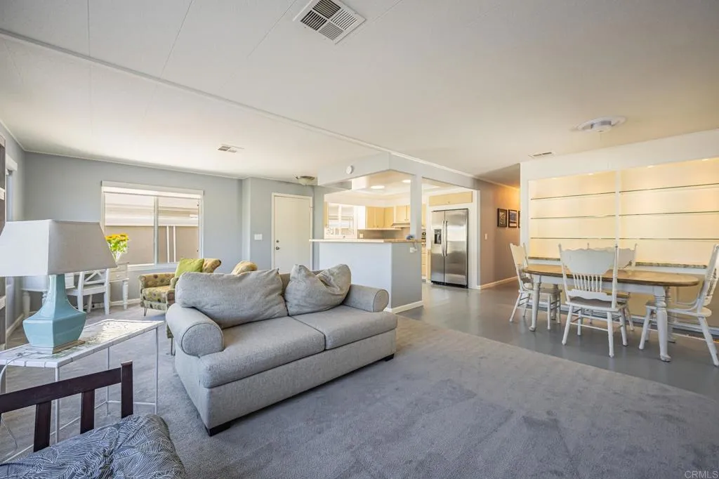 https://cdn.realtyfeed.com/cdn/127/306800013/019e306aca188077142373ed2ec5967c.webp