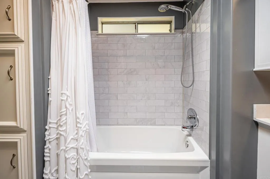 https://cdn.realtyfeed.com/cdn/127/306800013/f64a579afa10444450d0a1054389333f.webp