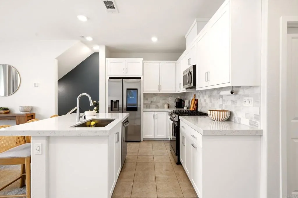 https://cdn.realtyfeed.com/cdn/127/306800042/5721cd1917a0874b7e98ffc2fc6cb063.webp