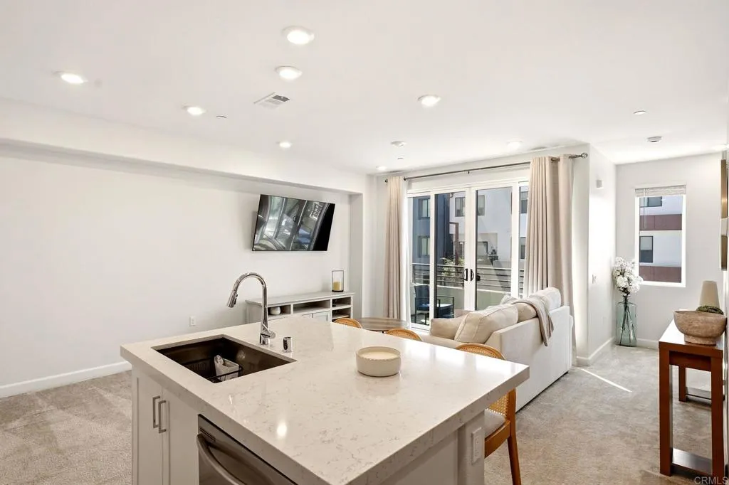 https://cdn.realtyfeed.com/cdn/127/306800042/97b42f7f8c49d5312f60829b02b8eb19.webp