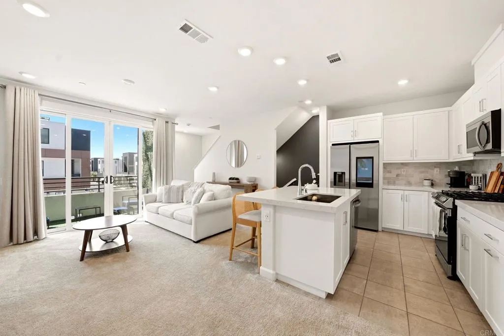 https://cdn.realtyfeed.com/cdn/127/306800042/e29b3fe72687fa2b56910772af1c41ac.webp