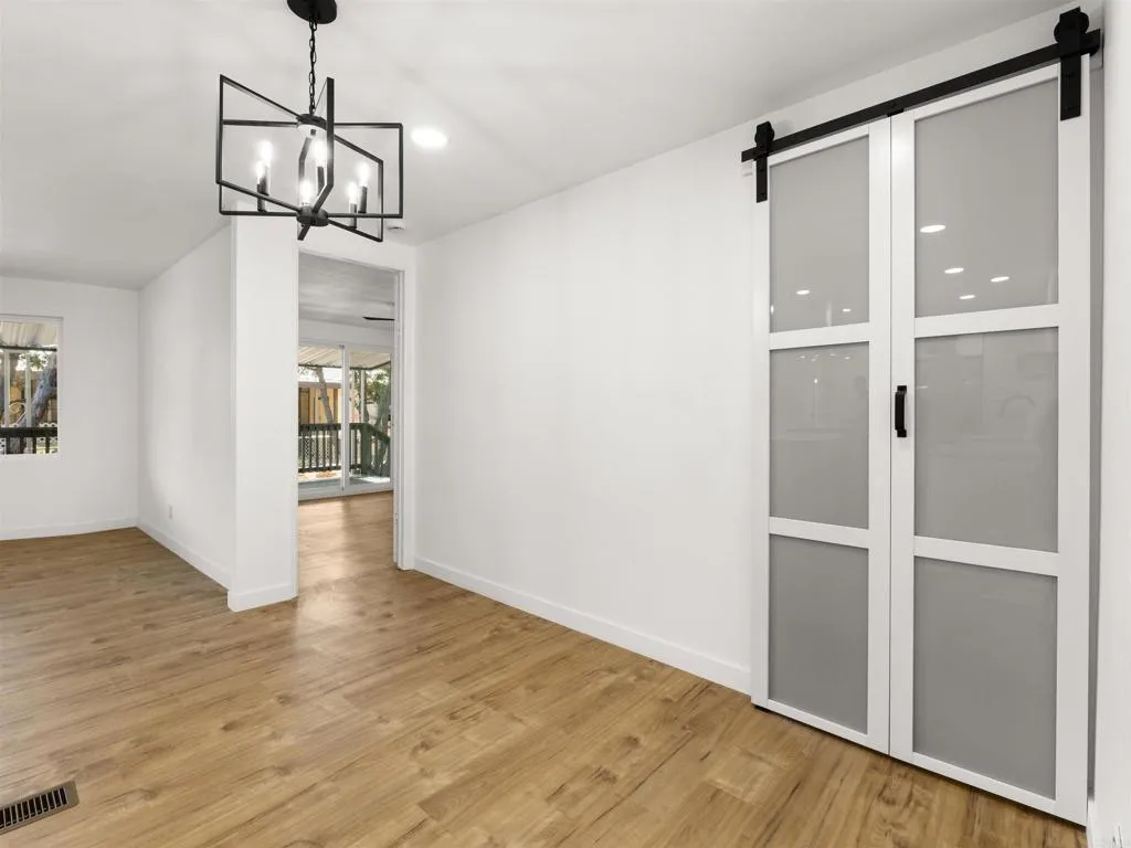 https://cdn.realtyfeed.com/cdn/127/306800351/1b5b7688f792bc799ffdcf2f93118bdd.webp