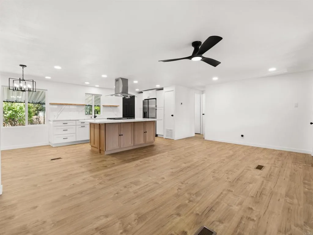 https://cdn.realtyfeed.com/cdn/127/306800351/29704887abfb34584740dccaa8e7b460.webp