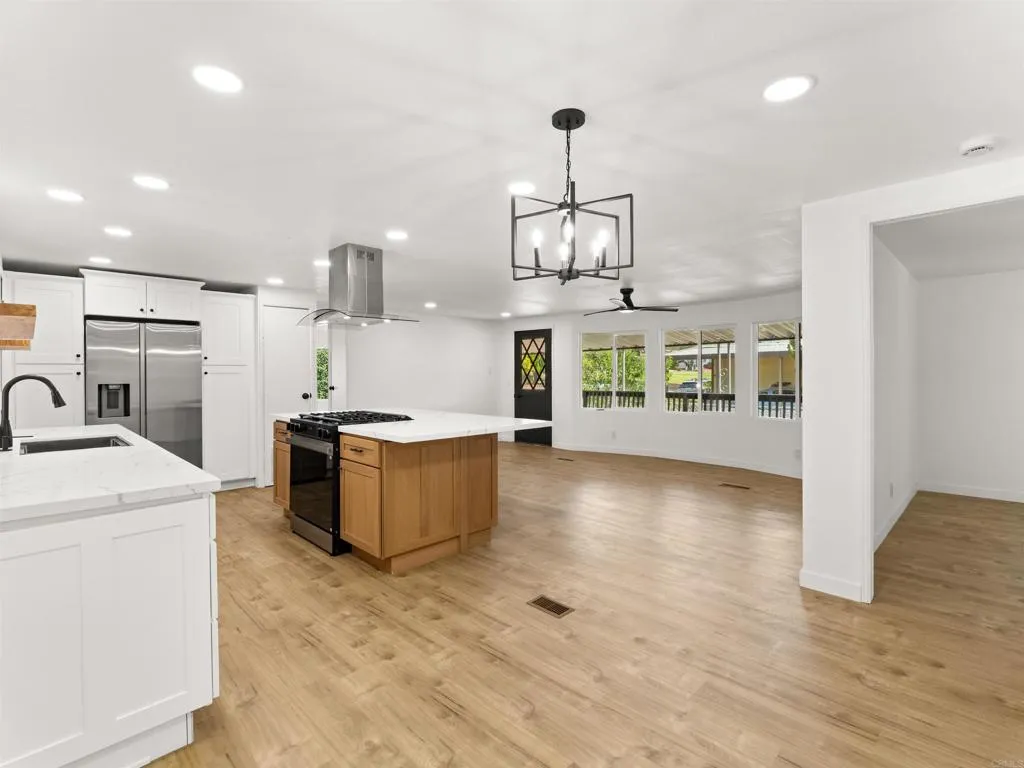 https://cdn.realtyfeed.com/cdn/127/306800351/2a772017c7d84e5aa4fe873cb8dcd3d4.webp