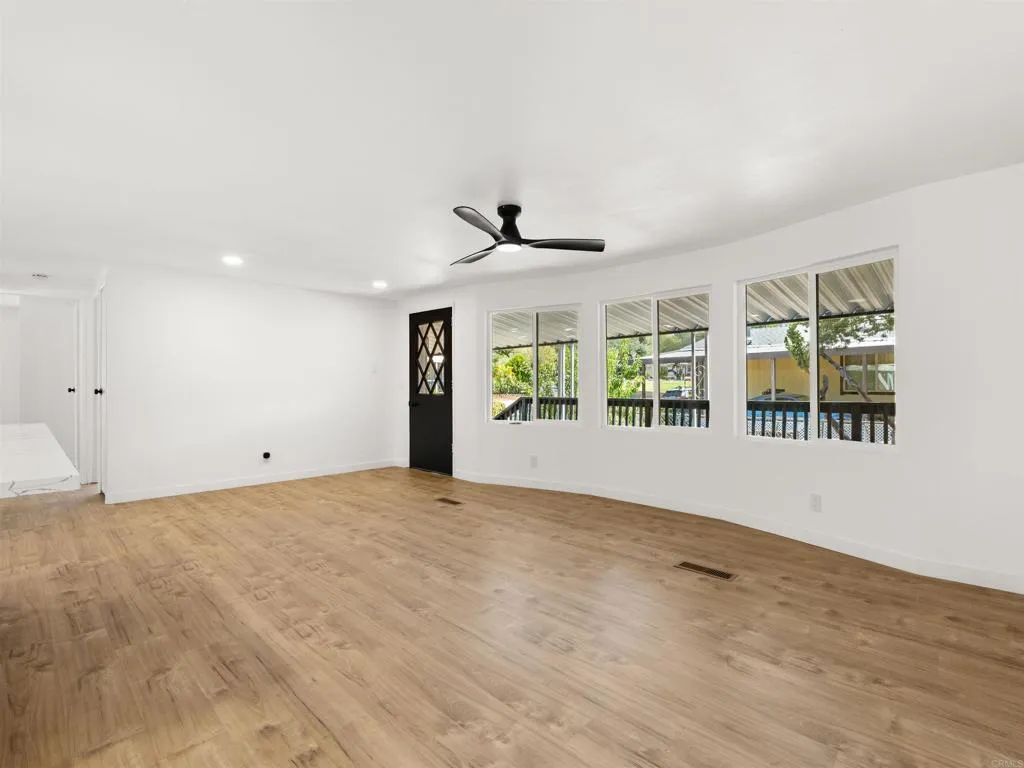 https://cdn.realtyfeed.com/cdn/127/306800351/403d7ecc3aed1b3f6b373a4dd09ae516.webp