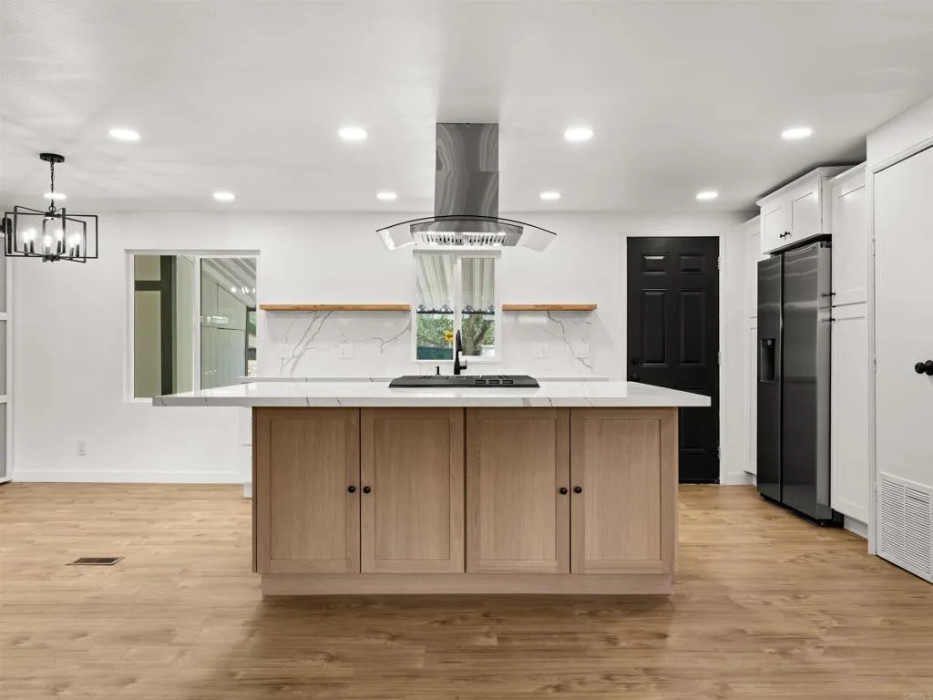 https://cdn.realtyfeed.com/cdn/127/306800351/497fd0fd493bc5f1e8581801d3f464be.webp
