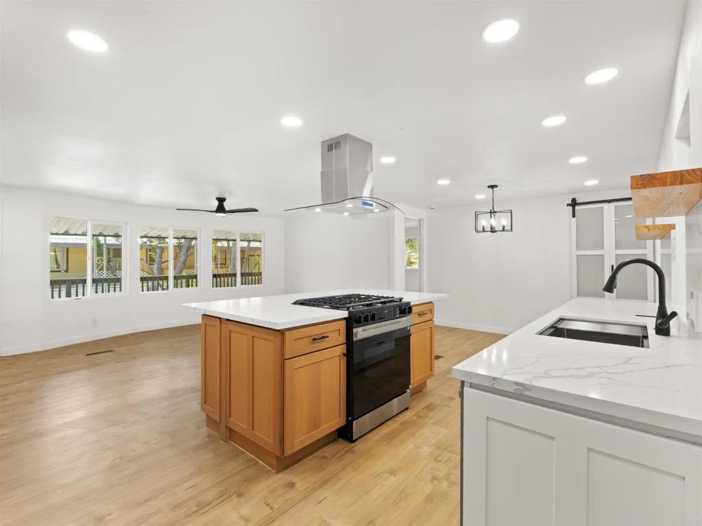 https://cdn.realtyfeed.com/cdn/127/306800351/72c57177ffd907c8d876c0f6c642b39b.webp