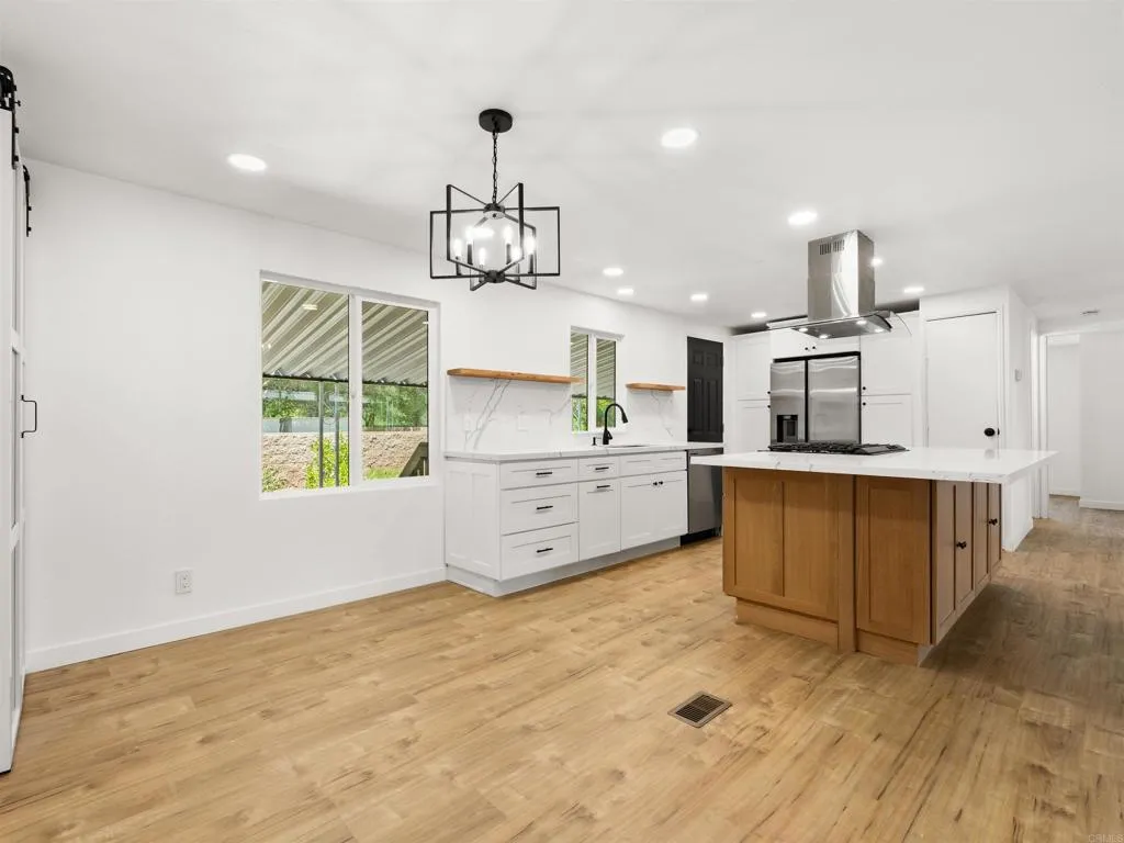 https://cdn.realtyfeed.com/cdn/127/306800351/be3b40c1576d1614fec8303be028bcba.webp